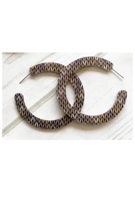 MEDIUM ACRYLIC HOOPS | TAUPE CHEVRON